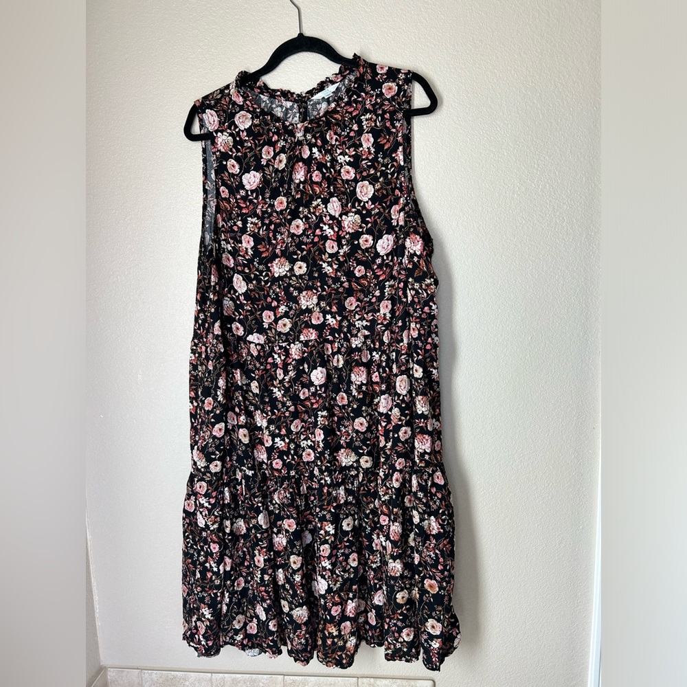33.TIME and TRU Women’s Peasant 
Dress. Size XXXL(22)